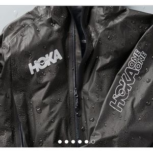 WOMEN'S GORE-TEX SHAKEDRY™ RUN JACKET in small